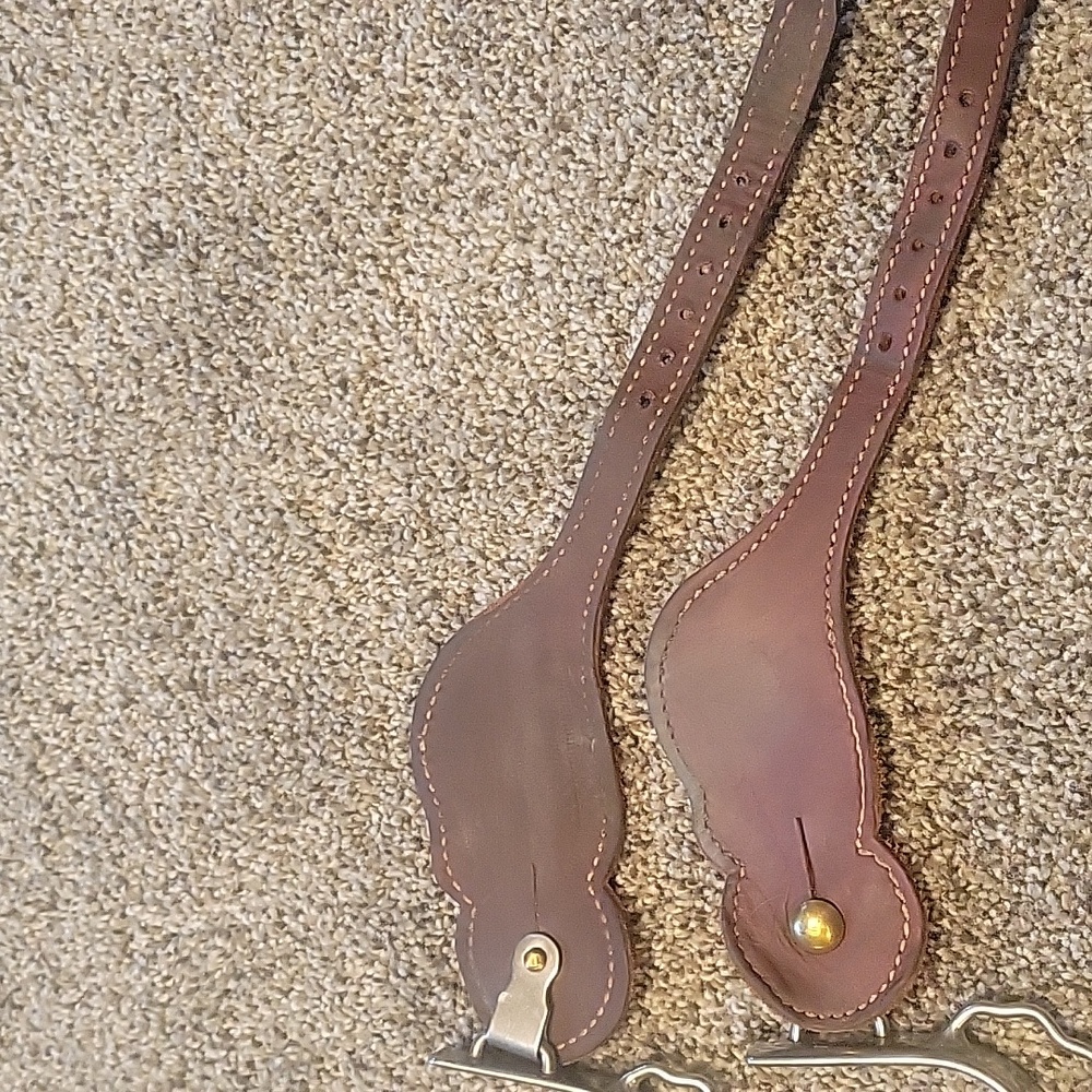 Equestrian Bundle Of Spurs And Straps - Picture 14 of 15
